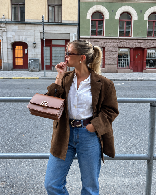 Jaqueta blazer oversize em camurça castanho