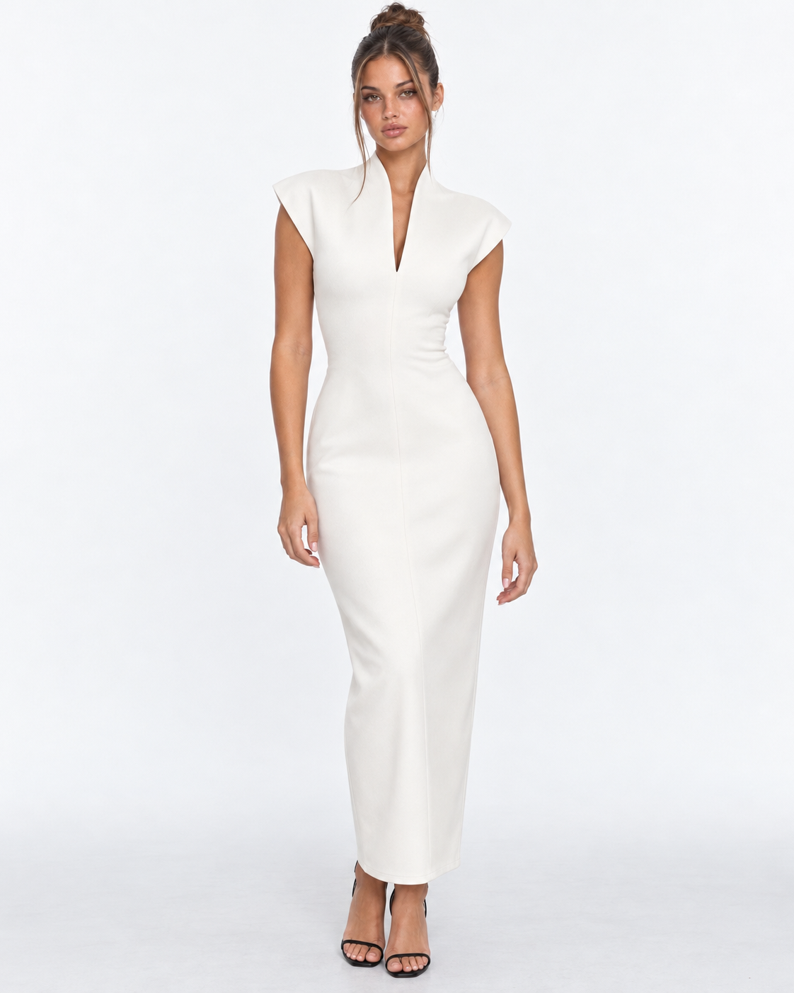 Vestido comprido com decote em V e ombros estruturados