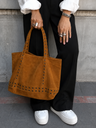 Mala maxi com tachas, cor camelo