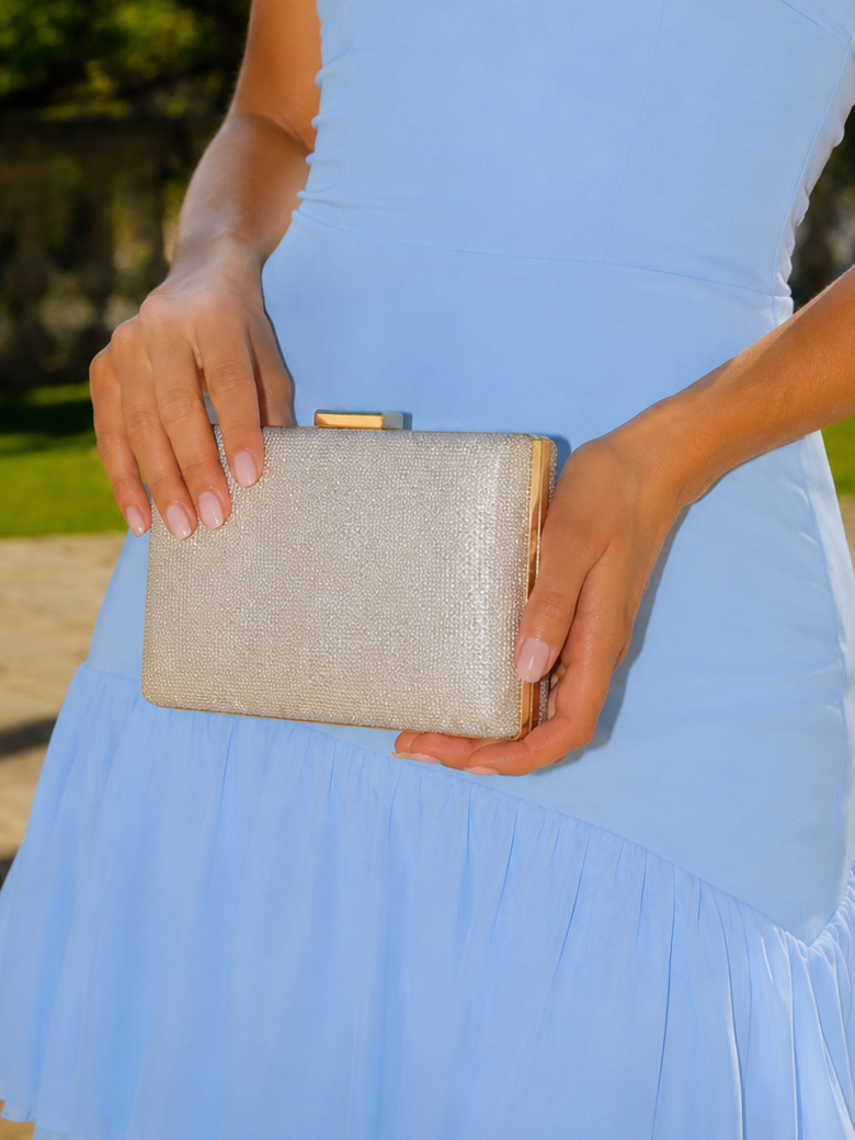 Clutch retangular dourada com brilhantes