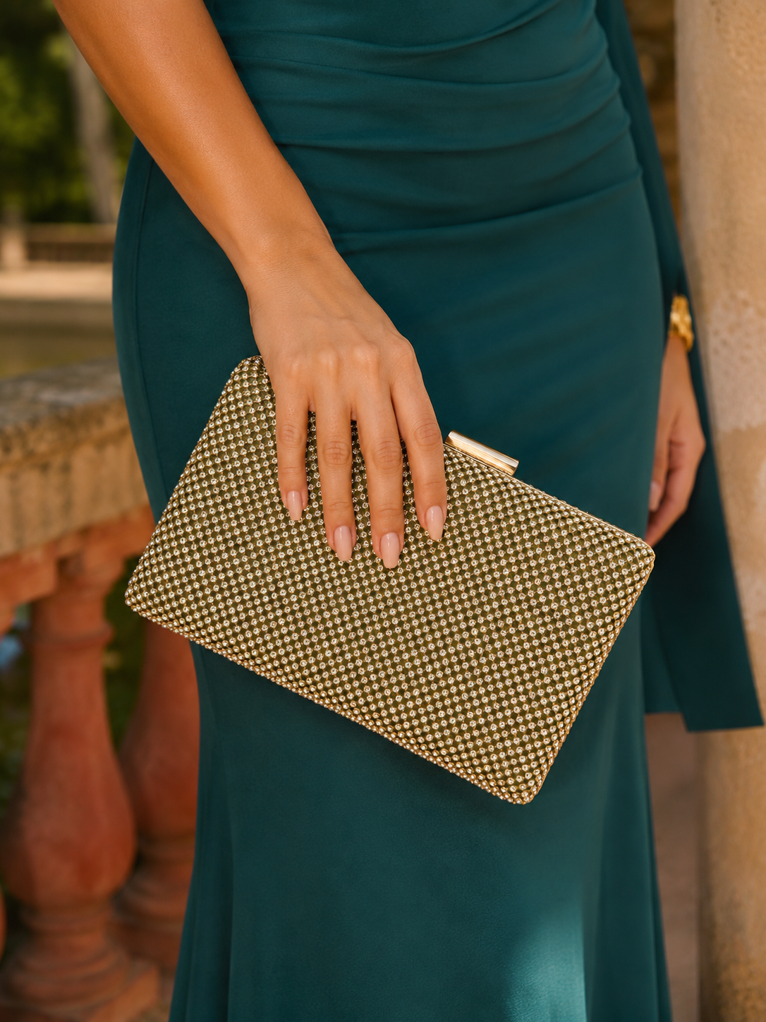 Clutch com brilhos dourados com efeito