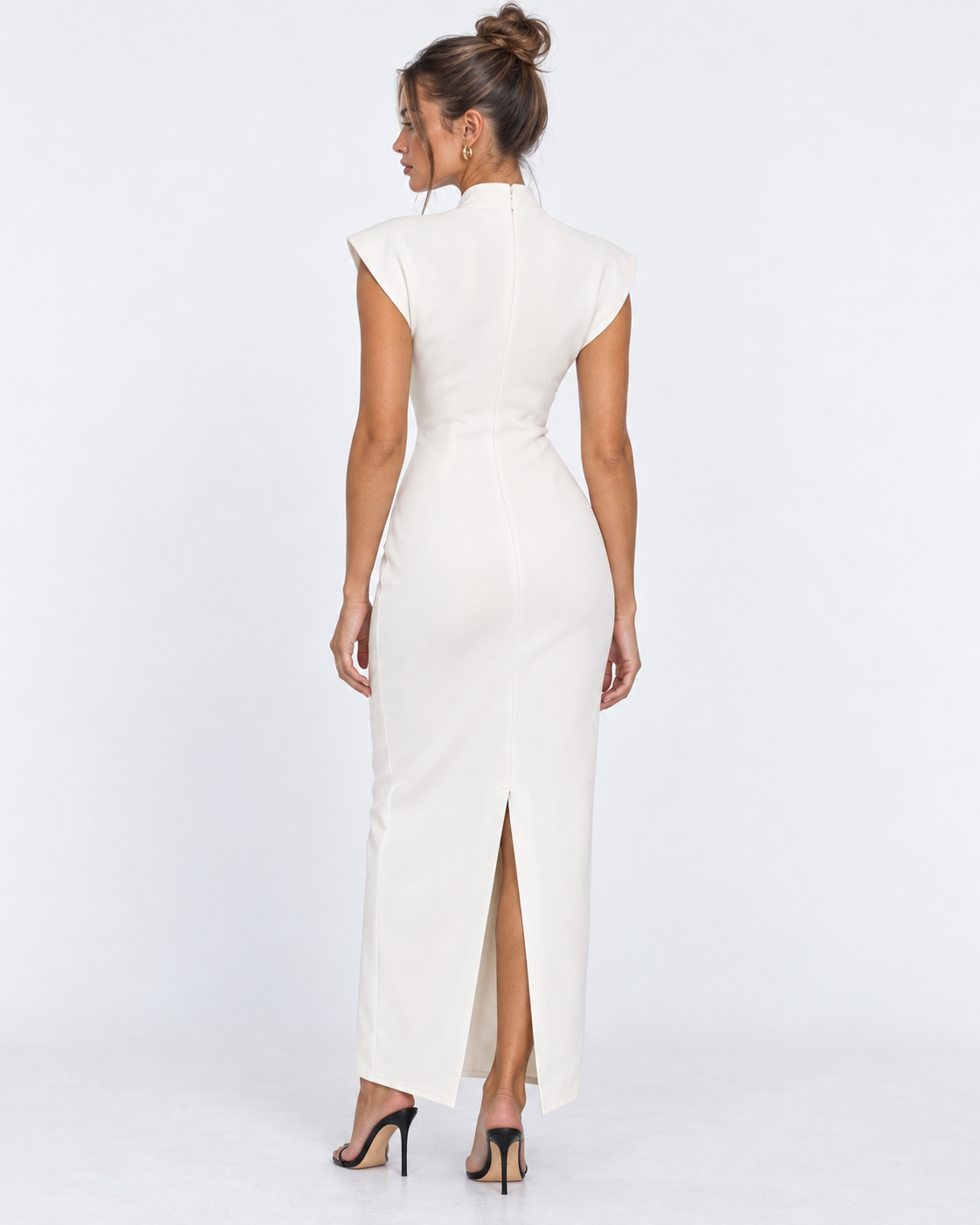 Vestido comprido com decote em V e ombros estruturados