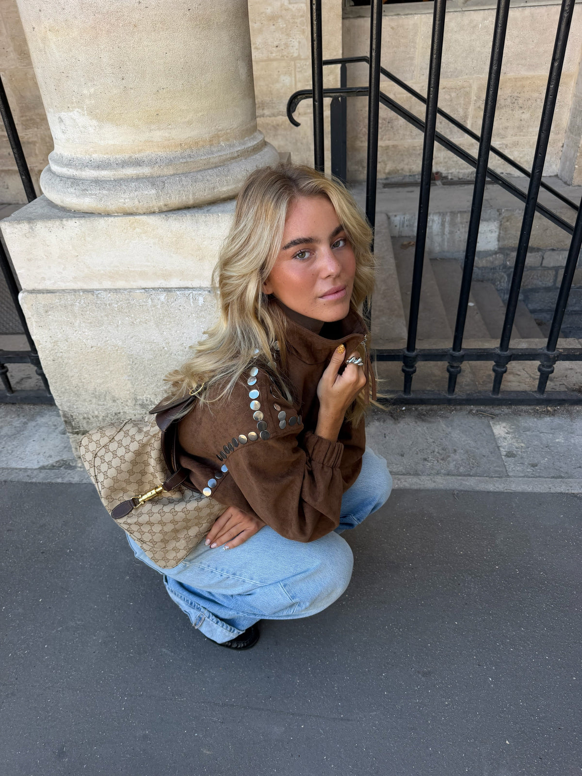 Jaqueta bomber Sasha com tachas