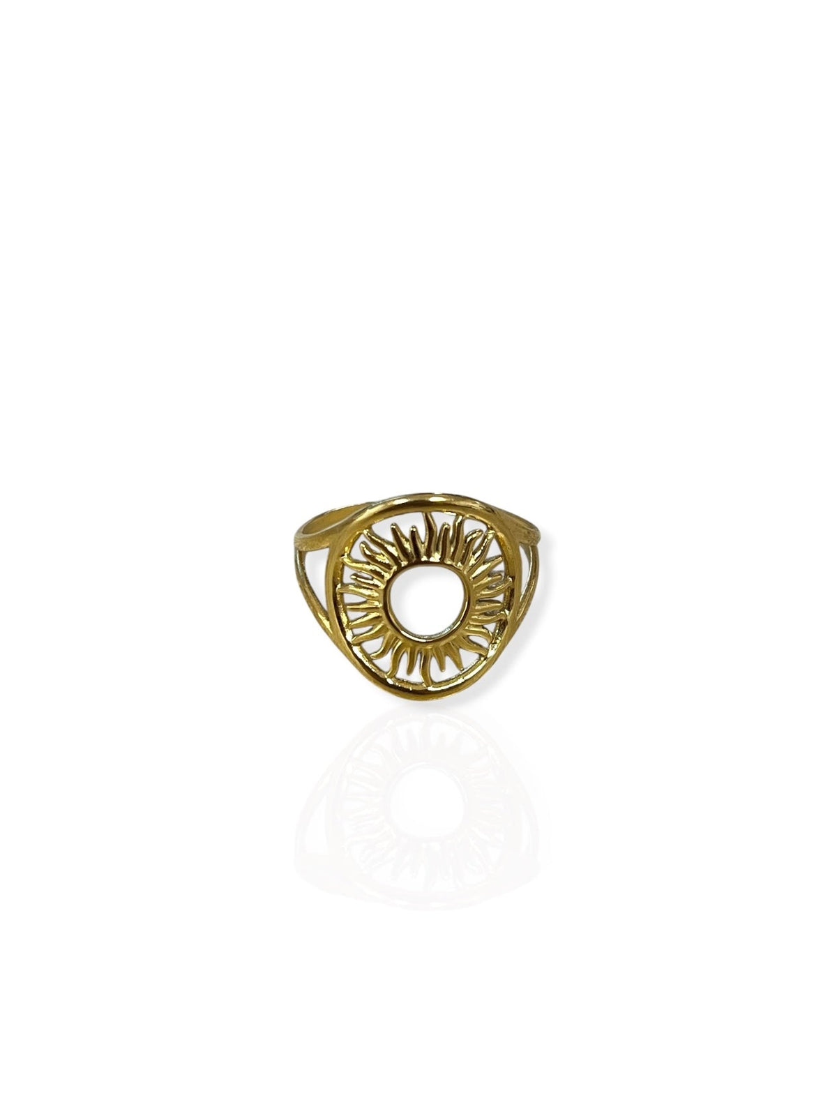 Anel oval com sol dourado