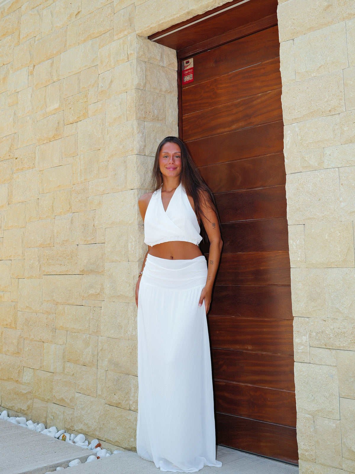 Conjunto de saia com decote halter branco