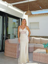 Vestido comprido com detalhes de espartilho, na cor bege