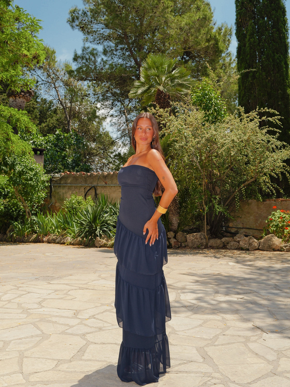 Vestido cai-cai com folhos assimétrico azul-marinho