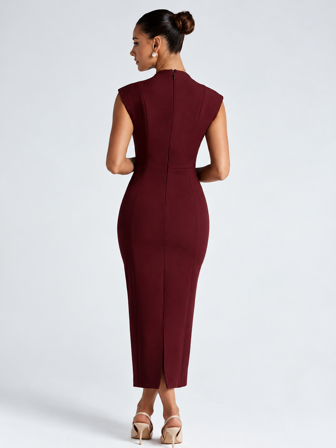 Vestido midi vermelho-cereja com decote em V profundo