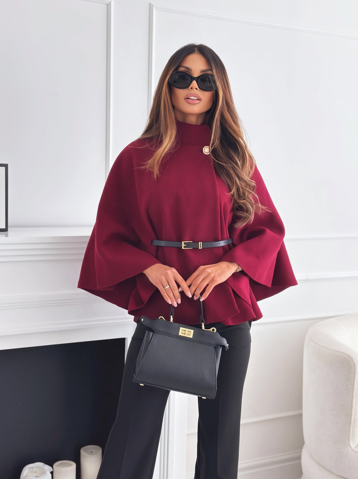 Poncho de lã com gola alta e cinto