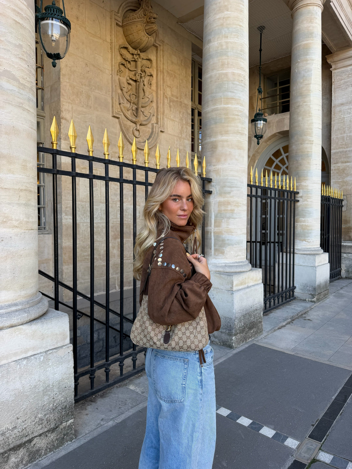 Jaqueta bomber Sasha com tachas