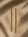 Brincos pendentes com corrente dourada