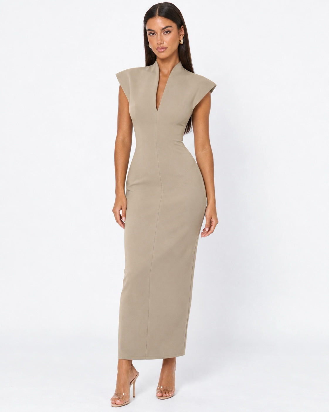 Vestido comprido com decote em V e ombros estruturados