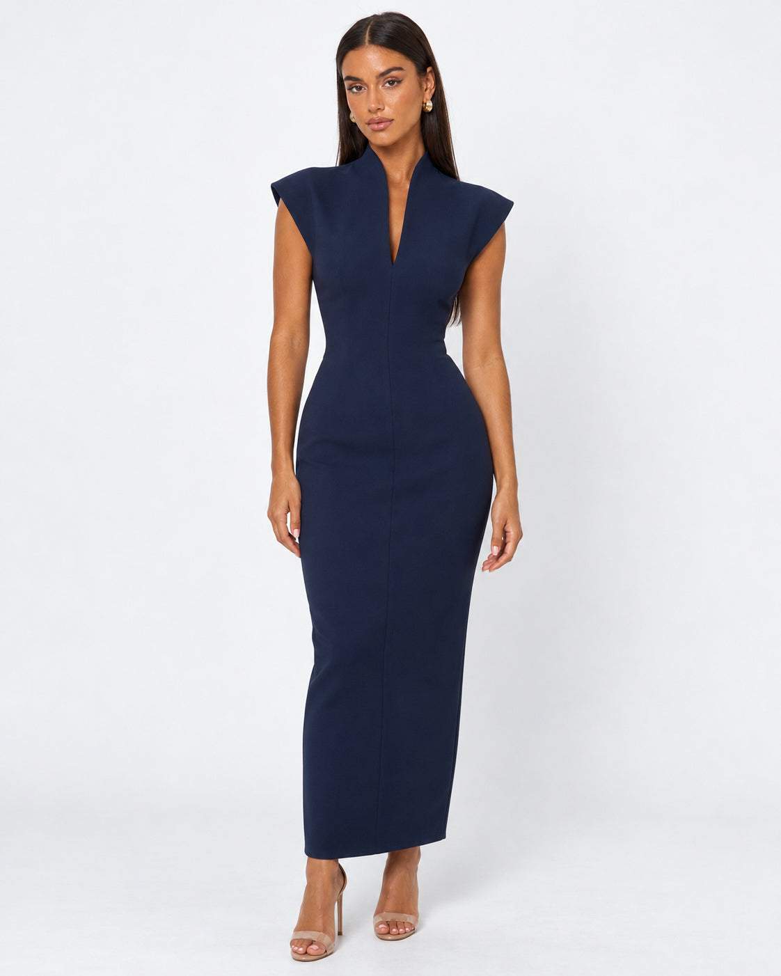 Vestido comprido com decote em V e ombros estruturados