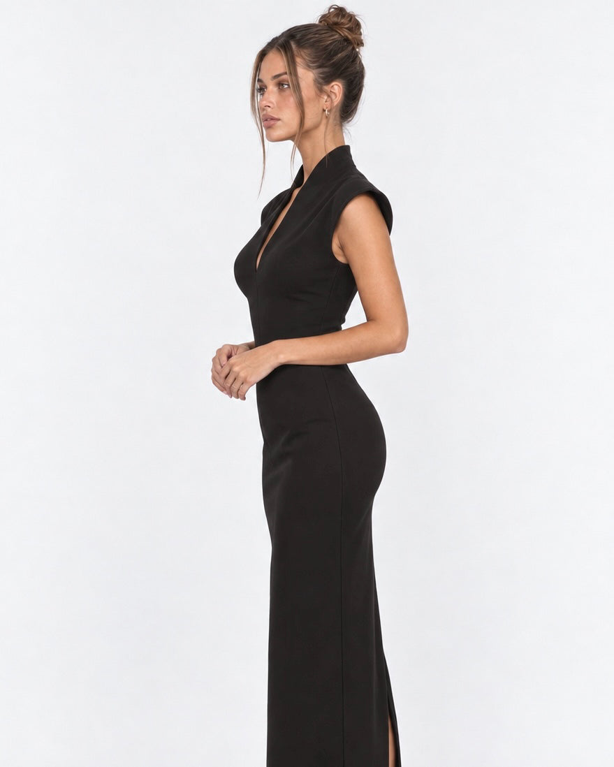 Vestido comprido com decote em V e ombros estruturados