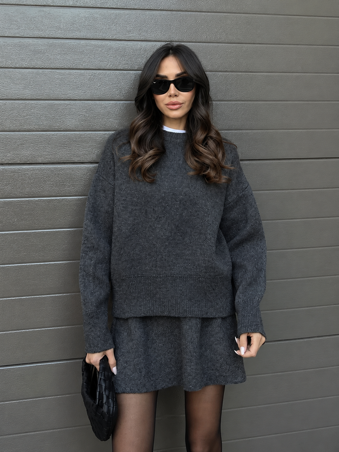 Conjunto de malha macia com saia e camisola