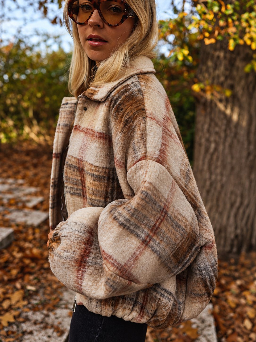 Jaqueta oversize de xadrez bege com lã