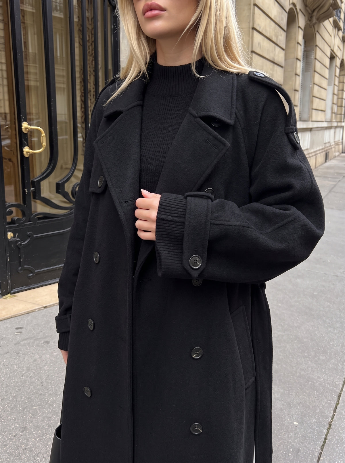 Casaco comprido oversize com cinto e lapela preto