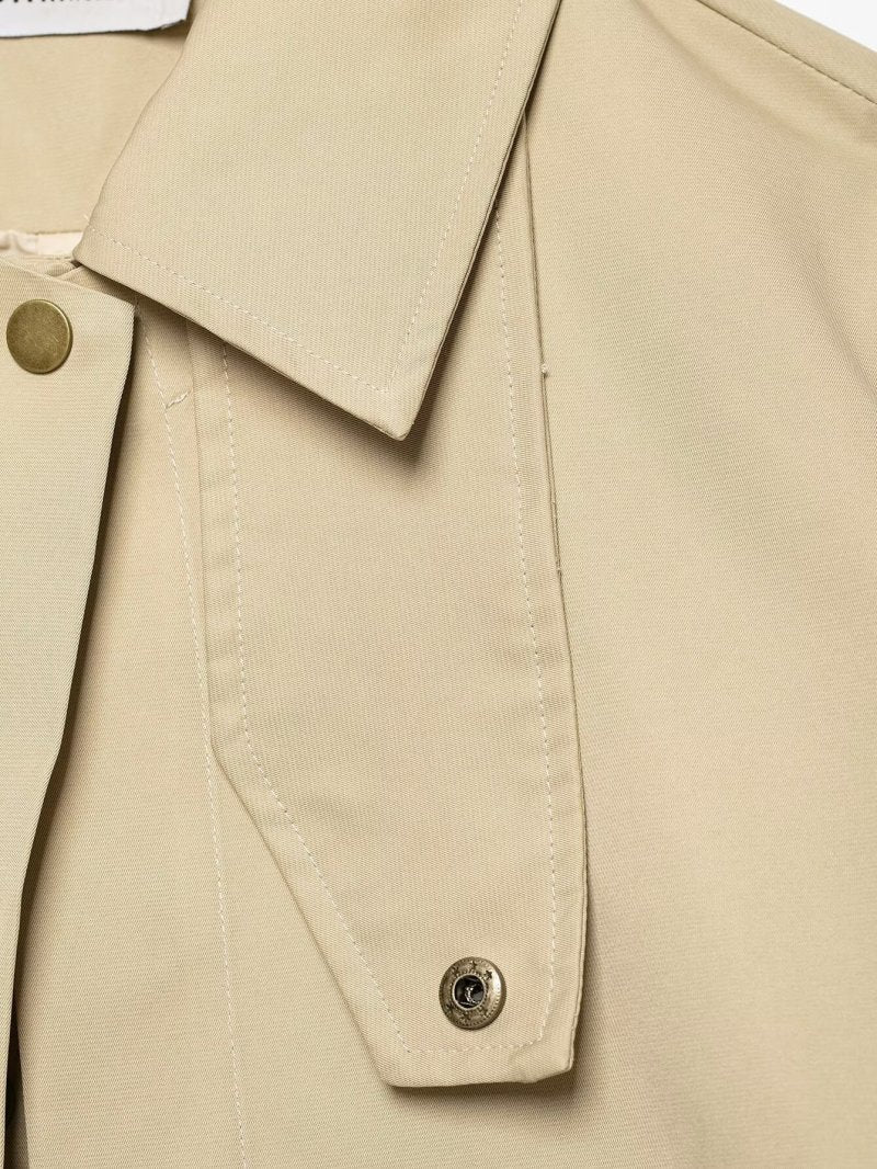 Gabardina comprida trespassada com capa branco-sujo