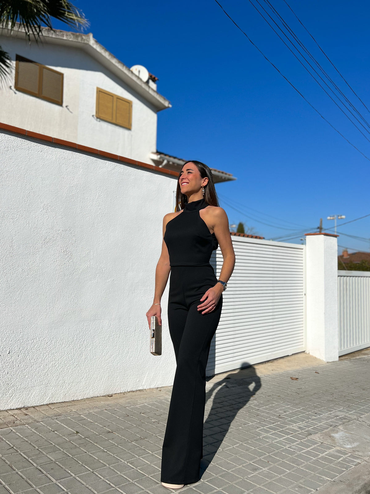 Macacão preto de crepe com decote halter